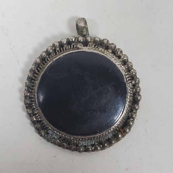 Vintage Black Onyx Pendant 1.25 Inch Round Unsigned Handcrafted - Picture 1 of 4